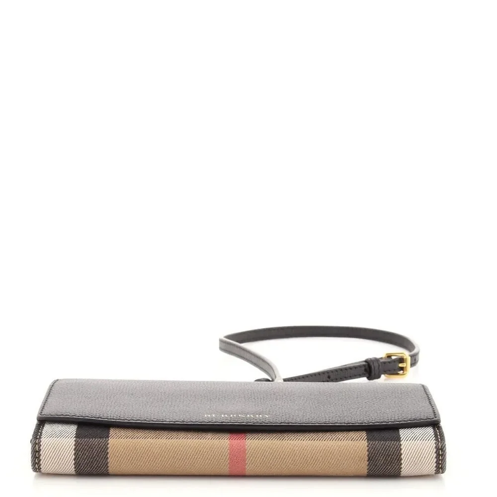 Brand new / tags Burberry Henley Wallet on Chain Leather with House Check Canvas
